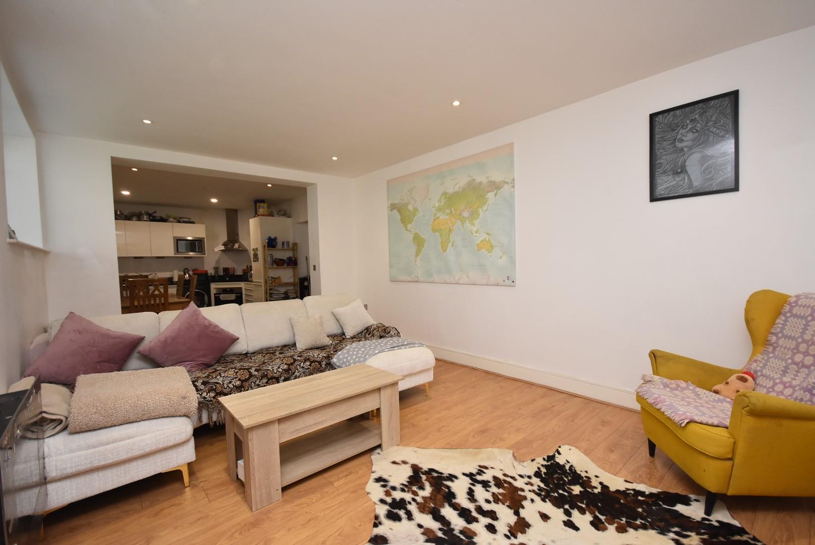 21 Courtlands, Hayes Point, Sully, CF63 2PN